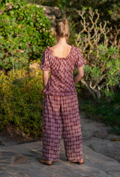 HOURGLASS PRINT TOP BROWN