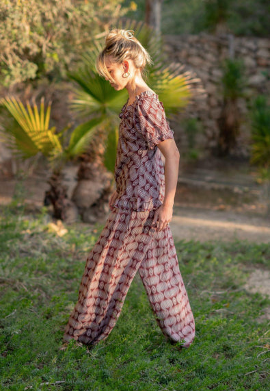 HOURGLASS PRINT TOP BROWN